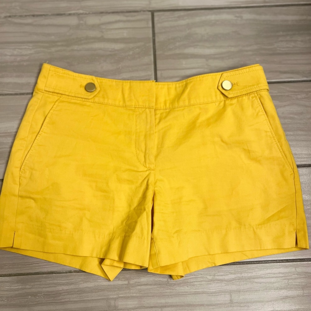 Loft Outlet EUC Size 2 Women’s Yellow 4” Inseam.